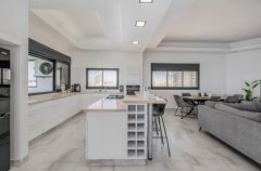 פנטהאוז מרינה 29