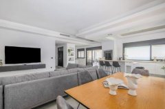 פנטהאוז מרינה 8