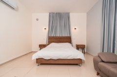 רון וילאג בוטיק 40