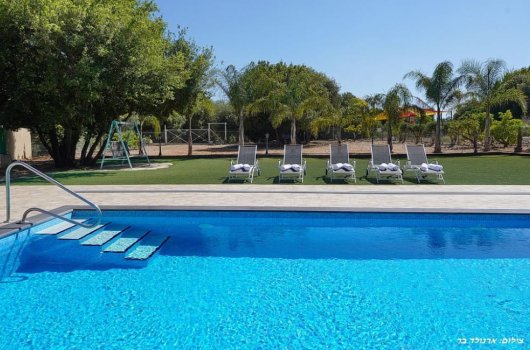 אחוזת שושנים בוטיק